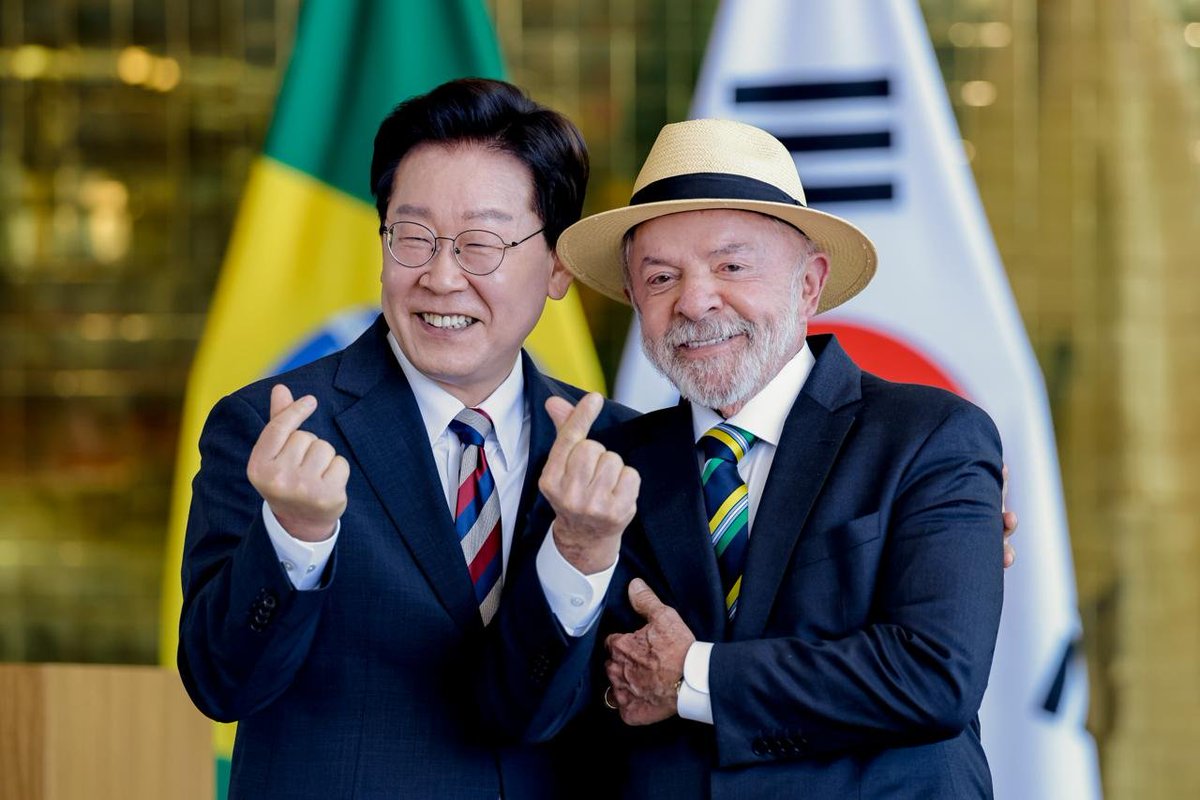 pedrorousseff's tweet photo. 🚨GIGANTE! Brasil e Coreia do Sul FIRMAM acordos de cooperação em saúde, tecnologia e educação! 

Lula recebeu o presidente sul-coreano e AMPLIOU parcerias estratégicas!

LULA MOSTRA QUE O BRASIL É PROTAGONISTA GLOBAL! 🇧🇷🦑🌏 https://t.co/DOMGuUTgW0