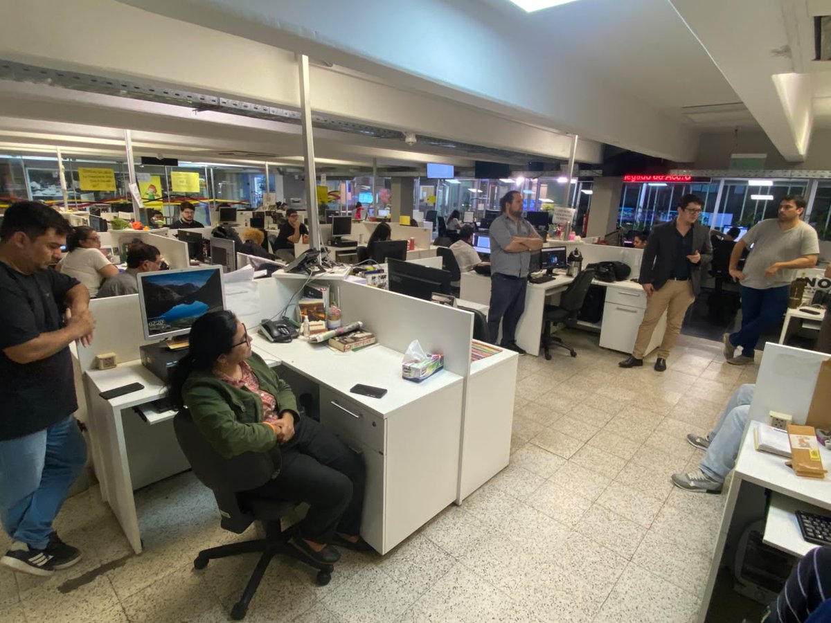 AbcPeriodistas's tweet photo. Incumplimientos varios del CCT por parte de Editorial Azeta

Hoy, en el cuarto día de la asamblea permanente, denunciamos como ABC Color incumple con varios puntos del Contrato Colectivo de Trabajo, además de no reconocer la absorción del reajuste del gobierno establecido. https://t.co/g2aiMkElVu