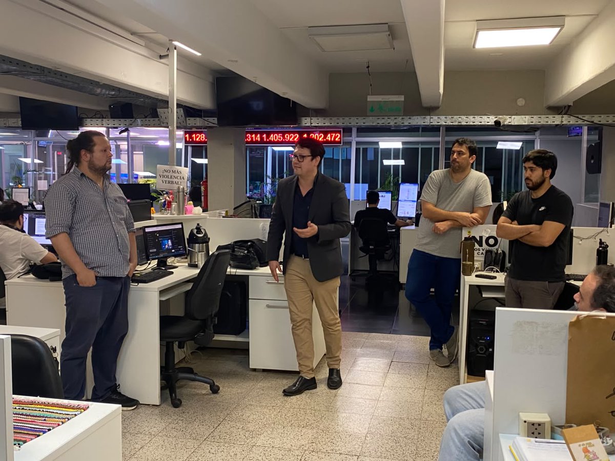 AbcPeriodistas's tweet photo. Incumplimientos varios del CCT por parte de Editorial Azeta

Hoy, en el cuarto día de la asamblea permanente, denunciamos como ABC Color incumple con varios puntos del Contrato Colectivo de Trabajo, además de no reconocer la absorción del reajuste del gobierno establecido. https://t.co/g2aiMkElVu