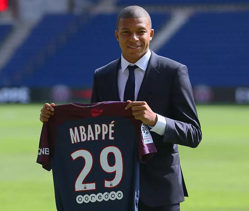 FTalentScout's tweet photo. Biggest teenage transfers in football history:

2018: 🇫🇷 Kylian Mbappé → PSG €180m
2019: 🇵🇹 João Félix → Atlético Madrid €127.2m 
2019: 🇳🇱 Matthijs de Ligt → Juventus €85.5m
2024: 🇦🇷 Nico Paz → Como €66m
2024: 🇵🇹 João Neves → PSG €65.92m
2023: 🇧🇪 Roméo Lavia → Chelsea €62.1m
2024: 🇫🇷 Leny Yoro → Manchester United €62m
2015: 🇫🇷 Anthony Martial → Manchester United €60m
2026: 🇭🇷 Luka Vušković → Brighton €54m
2026: 🇵🇹 Geovany Quenda → Chelsea €50m
2024: 🇫🇷 Désiré Doué → PSG €50m