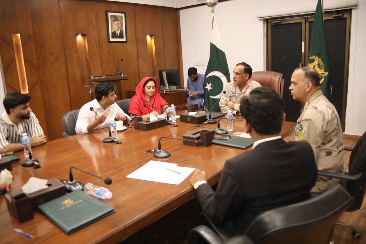 JournalistMAK5's tweet photo. Together for a Drug-Free Pakistan. An insightful session with Brigadier Sikander Hayat, Director #ANF Punjab, and Col. Umrani, highlighting the power of social media in protecting our youth.
#DrugFreePakistan #ANFPunjab #SocialMediaInfluencers #Awareness #SayNoToDrugs @anfpak https://t.co/RnmQ5ZZzTX