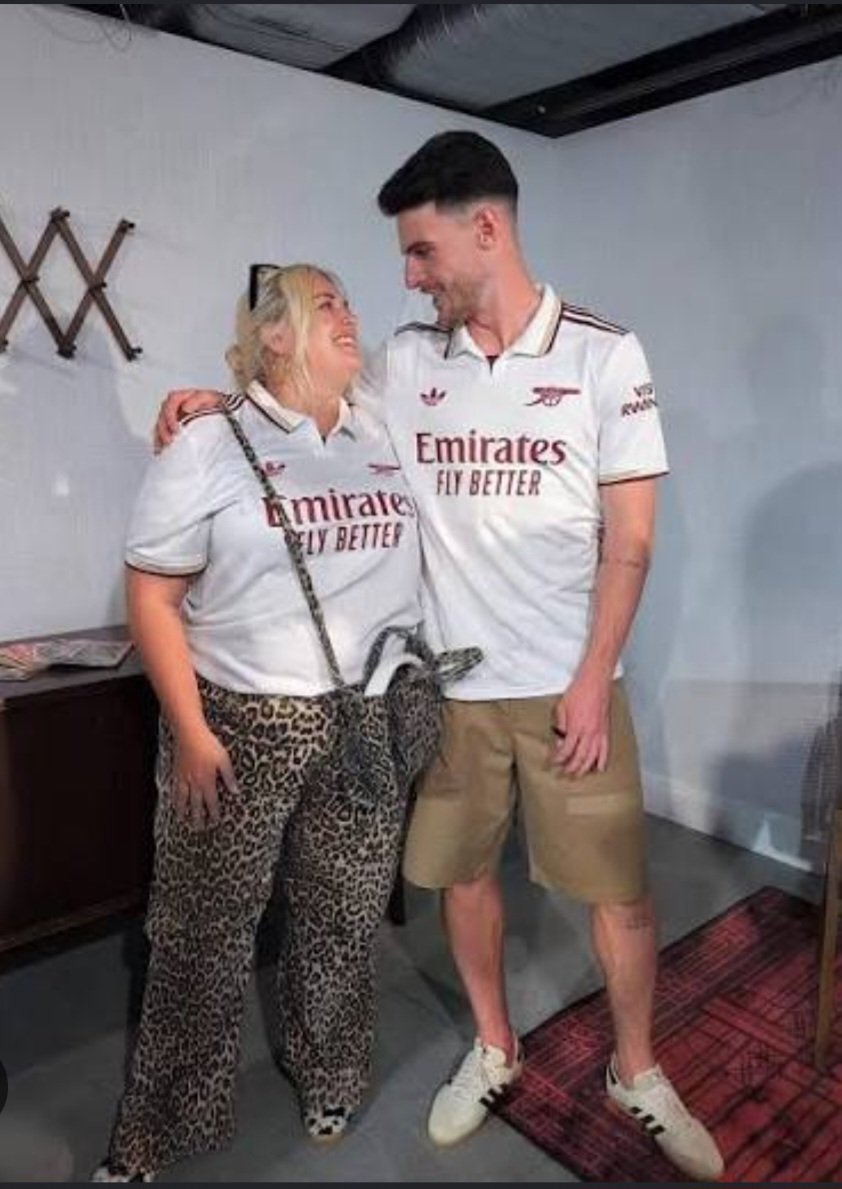 guzu_p's tweet photo. • Declan rice started playing football since he was seven
• was opportuned to be amongst the 20% who made it professionally
• played his youth career from 2006 to 2017 for Chelsea and west ham
• started his senior career in 2017 for West Ham
• and played for them for another six before he got spotted by a top club Arsenal
• started earning massively about £240,000 per week at Arsenal
• became one of the best midfielder in the world 
• joined the top 1% of men

Just to settle for a landwhale who's bigger than his mother, and which he had to fix an extra large doorway in order for his wife not to have to pass sideways anytime she wants to enter his house.

Bro worked hard all his life to be among the top 1% of men just to bag an extra extra large woman who's at the bottom in the dating pool.

With this much load on a midfielder, now you understand why Arsenal can never win the champions league.

What a shame!