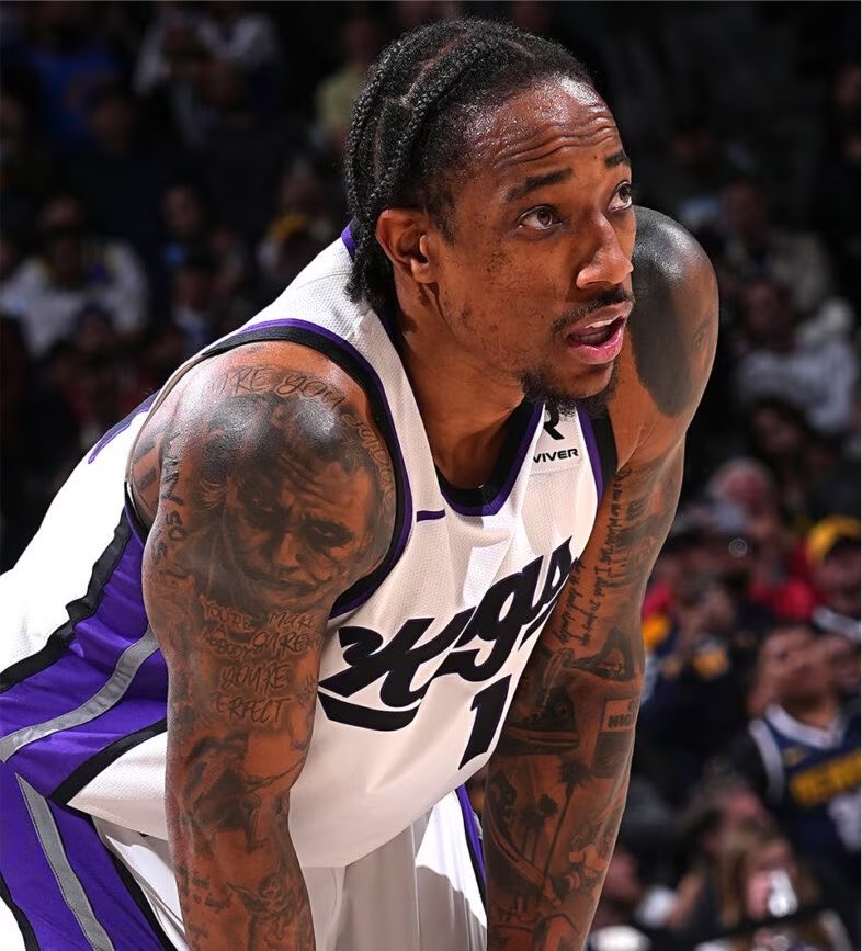 certibuck3t's tweet photo. 🚨 DeMar DeRozan Update

Cavaliers, Heat y Nuggets han mostrado interés en DeMar DeRozan, según @ShamsCharania.

El veterano estaría dispuesto a aceptar un contrato por el mínimo para unirse a un contendiente al título.

Fuente: @ShamsCharania

#NBA #DeMarDeRozan #NBAFreeAgency https://t.co/wyJNCRRXRH