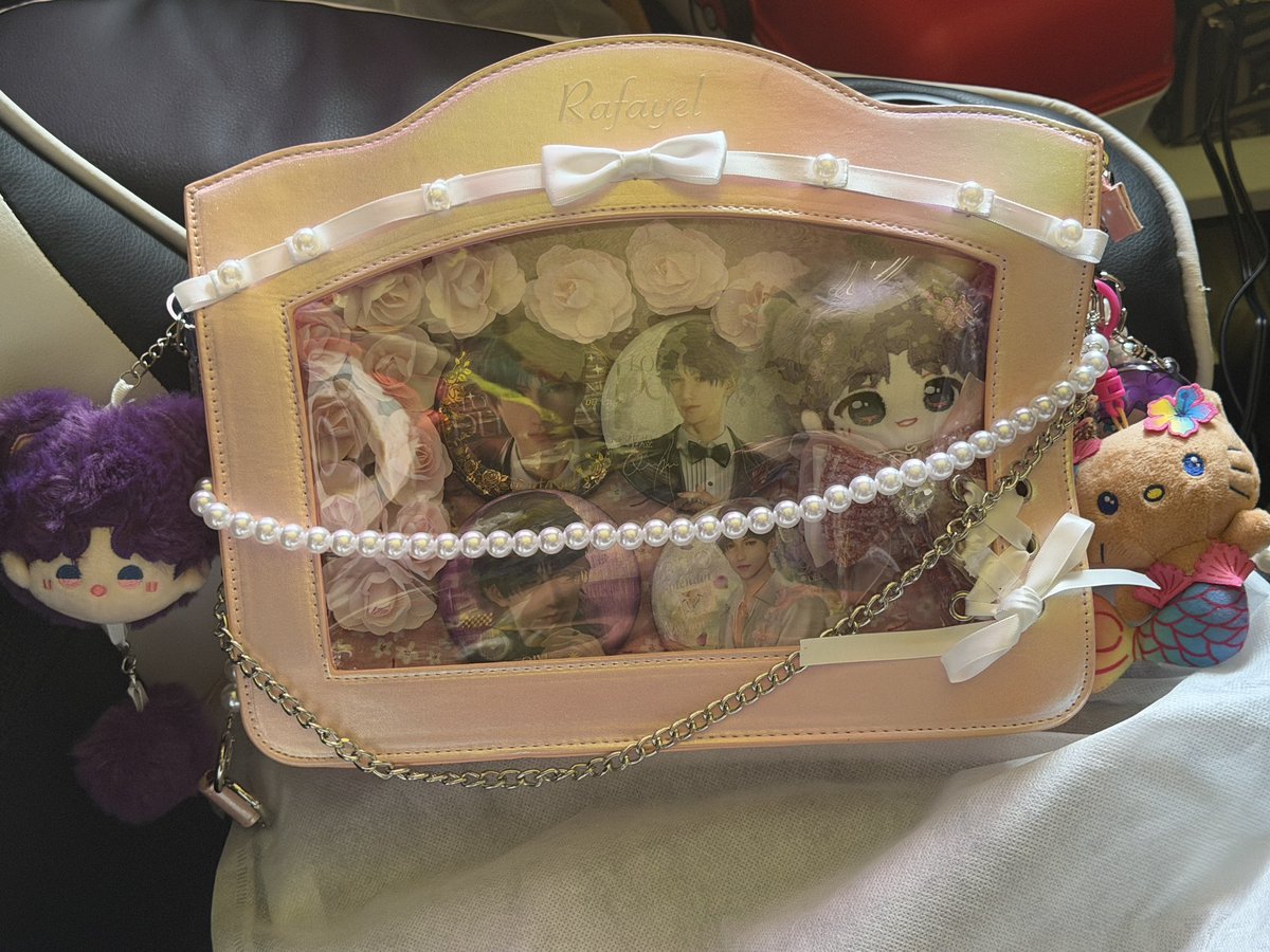 Onomyna's tweet photo. Idk if it’s the right time to share but I had some free time and finally finished my #Rafayel ita bag

#LoveandDeepspace https://t.co/eA42Ol6puq