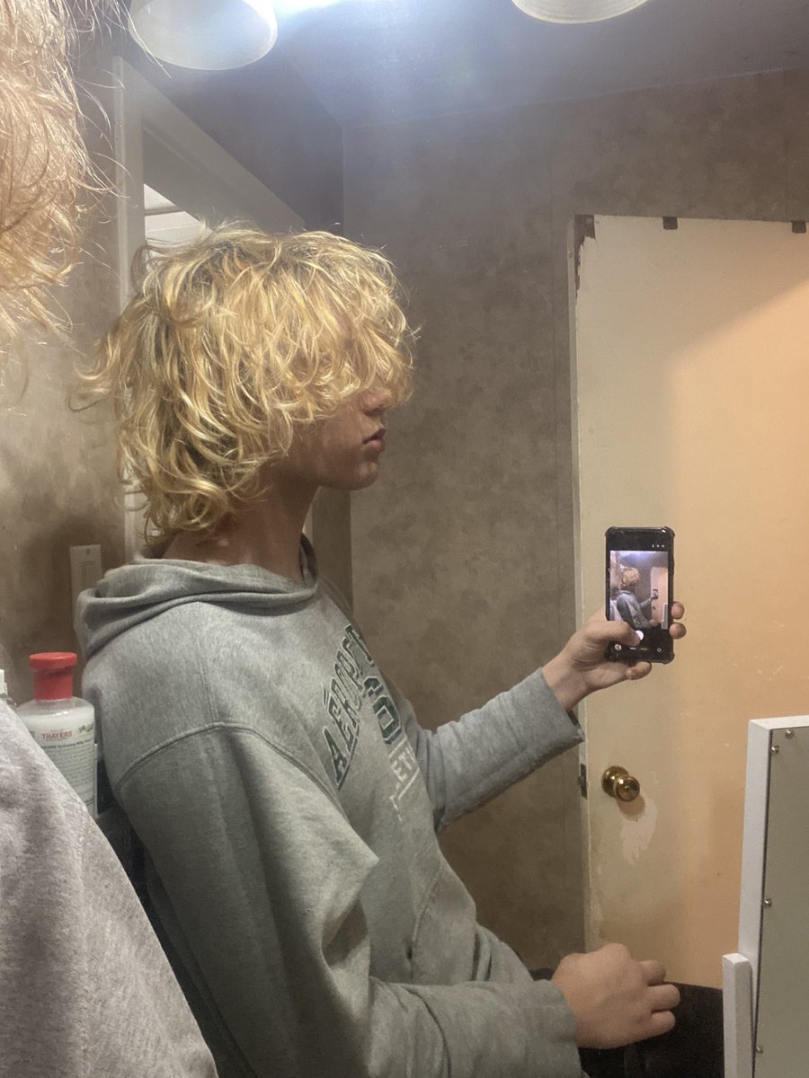 M3RR1C7's tweet photo. Does anyone want to draw me for an album cover? I’ll pay or smth I just can’t find artists with artstyles I think will fit https://t.co/VmGB6ipaJu