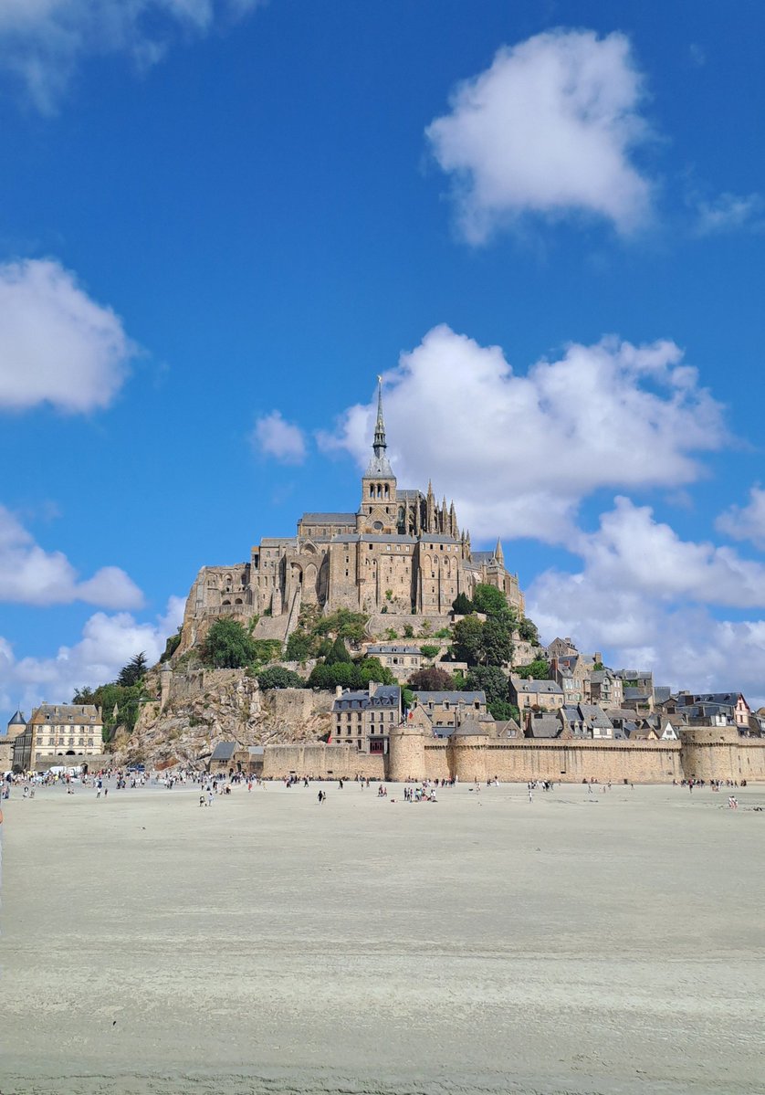 princessemystic's tweet photo. Follow your dreams they said  And so mine led me to Mont Saint-Michel today :) https://t.co/QW01nqInKo