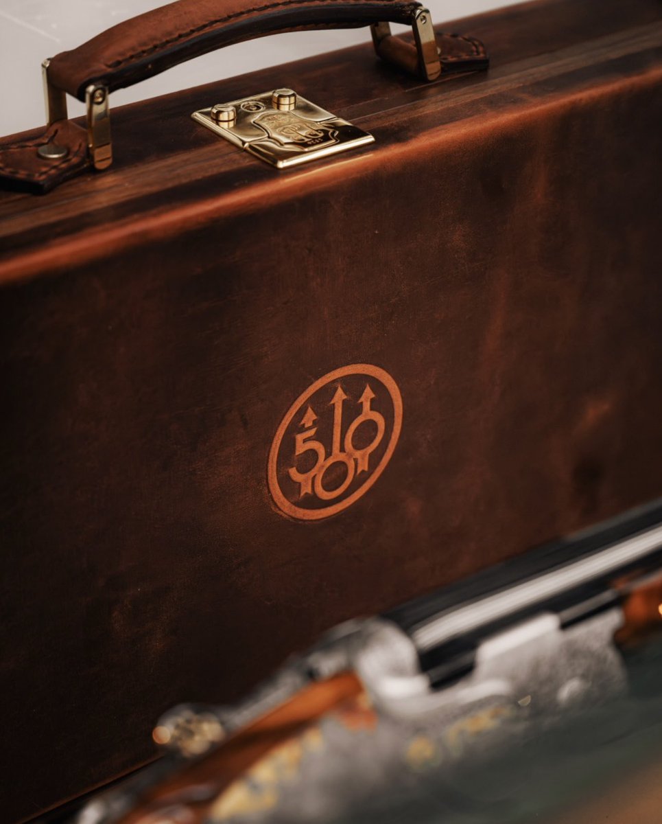 beretta_japan_'s tweet photo. BERETTA PB.Selection
至高の一挺にふさわしい居場所を。
熟練の職人たちの手によって、誇りを込めて仕立てられました。
#PBSelection #TimelessPerfection https://t.co/UfnVXKFmg2