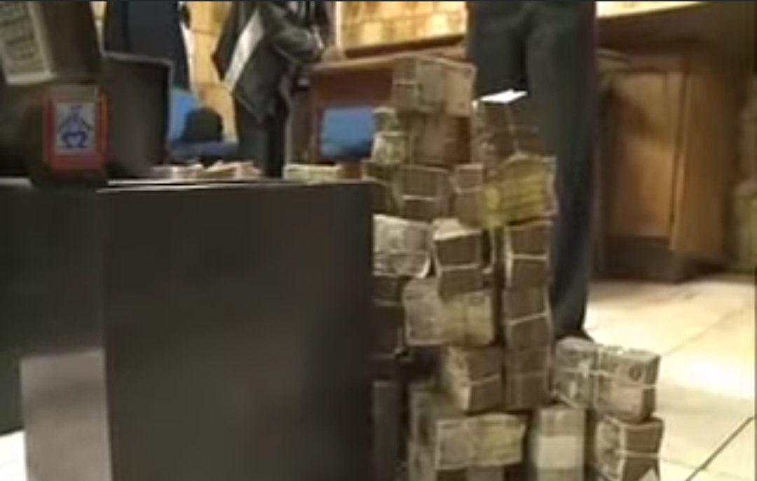 JWSakalajr's tweet photo. Former Labour Minister Austin Liato was arrested after law enforcement dug up K2.1 billion (unrebased) in cash buried beneath a concrete floor at his farmhouse. The joint operation on November 24, 2011, carried out by the Zambia Police Service, Anti-Corruption Commission (ACC). https://t.co/0oNtGistdq