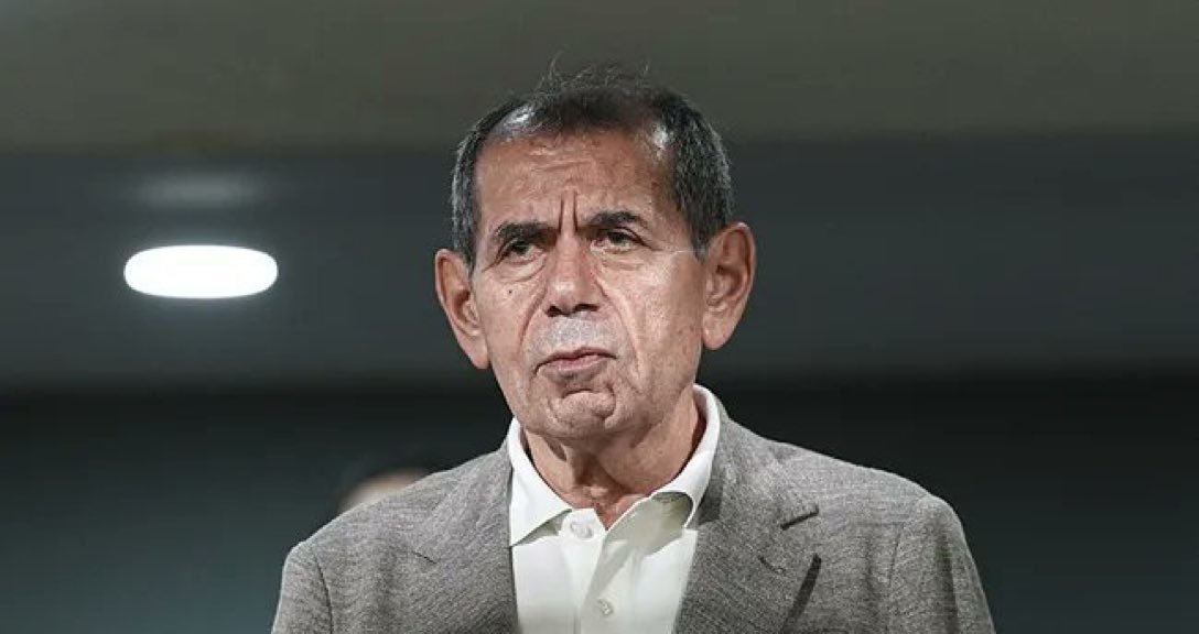 onlygala9's tweet photo. Bu kulübün paraları nerede kardeşim, nerede? Millet 10 yılda bir Şampiyonlar Ligi'ne gidiyor ama her sezon transfer üstüne transfer yapıyor. Biz ise neredeyse her sezon Şampiyonlar Ligi'ne gitmemize rağmen hâlâ kiralık, kulübünde oynamayan yedek oyuncular kovalıyoruz. https://t.co/vIpSnvBP1M