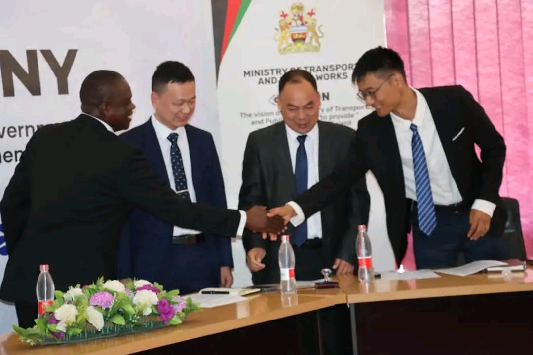 GalateOfficial's tweet photo. The Government of Malawi has signed a Memorandum of Understanding (MoU) with Xiao Xiang Investments to explore a private sector partnership aimed at modernising the country's marine transport system.

https://t.co/nWuG0J5XwI

#GALATE #transportation #LakeMalawi https://t.co/AFOa6cvsNx