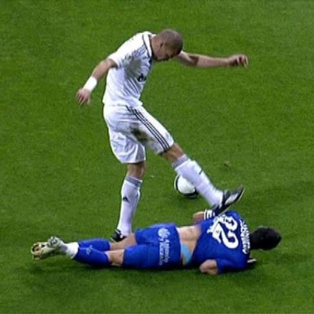 OnyChr2020's tweet photo. This guy was actually a killer not a defender 😭 https://t.co/YUaBwa3gHY