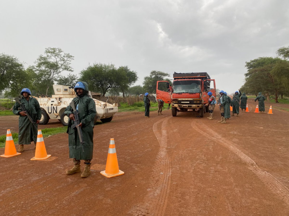 UNISFA_1's tweet photo. As part of Abyei Weapon Free Campaign &amp; undeterred by harsh weather @UNISFA_1  #PAKBATT established Check Points along #Ameit Mkt–Goli–Diffra axis. Provision of medical assistance, drinking water &amp; pamphlets helped engage communities.
#Peacekeeping #AbyeI https://t.co/XDPcgA0GKI