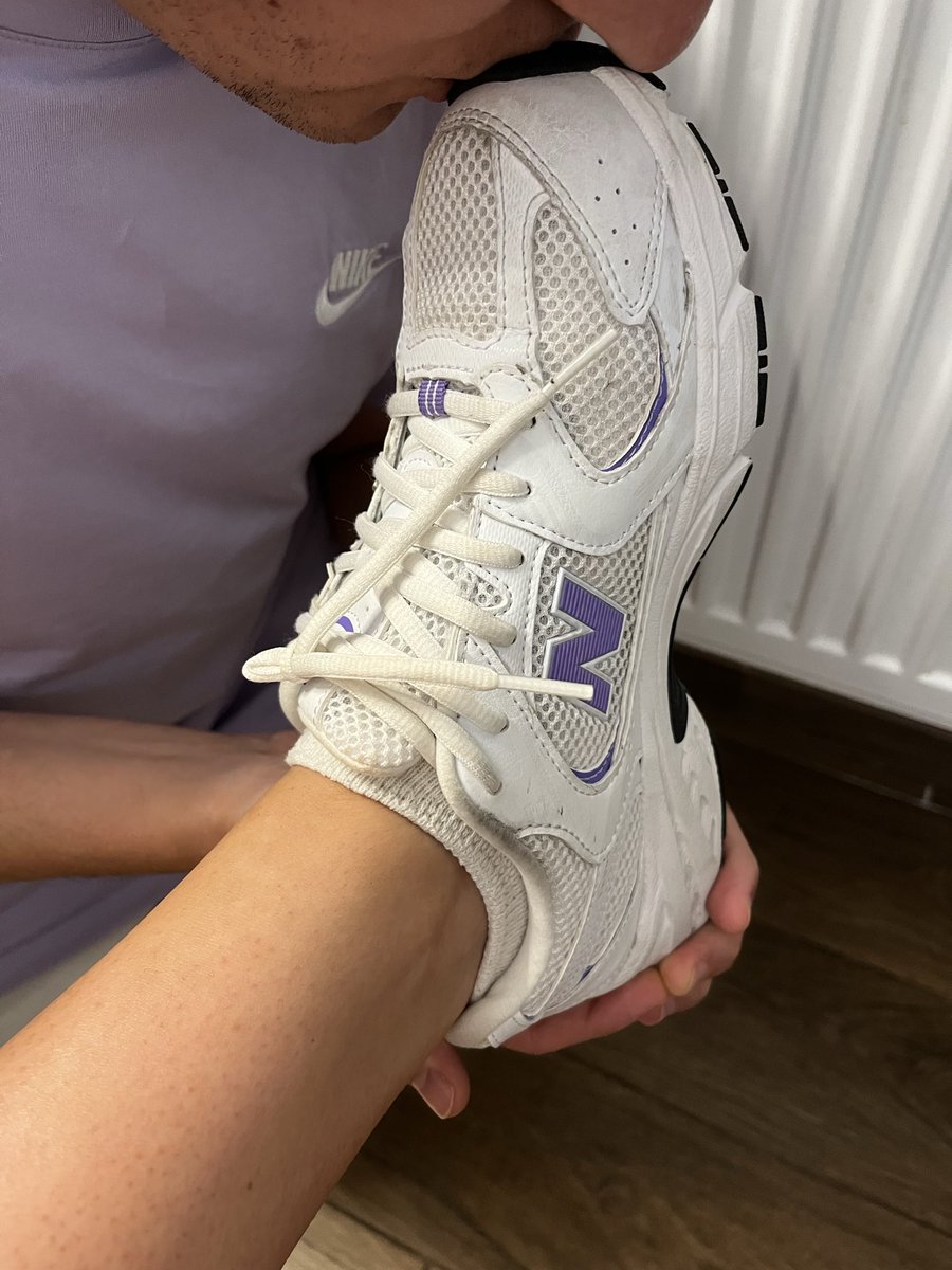Maria_domitrix's tweet photo. New Balance wygrywają?👑

Twoim celem w życiu jest całowanie i czyszczenie moich wszystkich bucików 🤭

Całuj całuj piesku 🐶 każdy mój bucik zasługuje na całusy zamiast twojej… kobiety 😈 https://t.co/CQhHlAFG0I