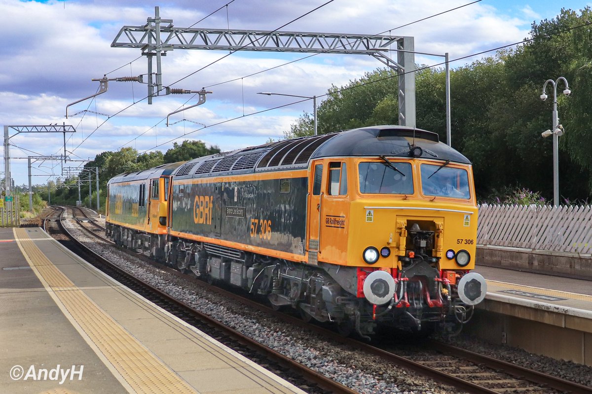 holtona72's tweet photo. #ElectricMonday Always a bonus seeing a 92 on the #MidlandMainline so timing this with my drive home from work was perfect. 0Z57 Wembley Inter City Depot to Leicester LIP passing Kettering with #GBRF 57306 'Branch Line Society' hauling 92028 which will go on to Brush #MML 27/7/26 https://t.co/6SnNCMA85c