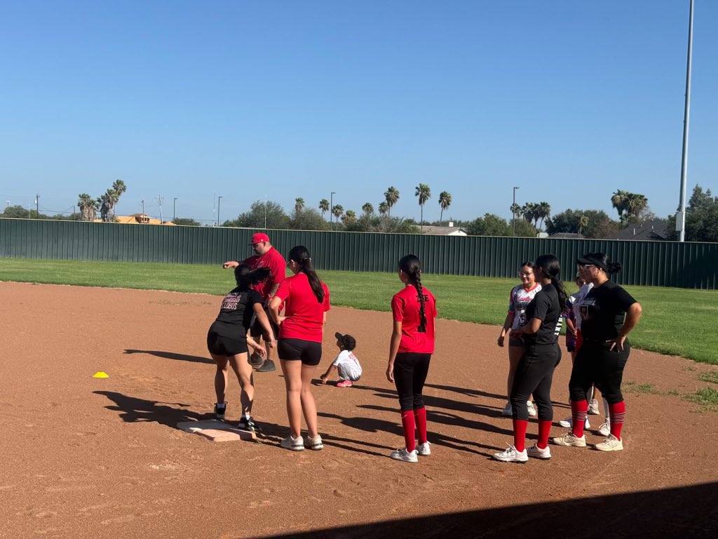 lobo_pride's tweet photo. What an amazing turnout at our Lobos Softball Camp! 🥎❤️🐺
Thank you to all the young athletes who came out ready to learn, compete, and have some fun! We loved seeing the energy, effort, and excitement on the field.

#LobosSoftball #LoboPride #SoftballCamp #PHS @lajoyaisd https://t.co/w1GL78bD27