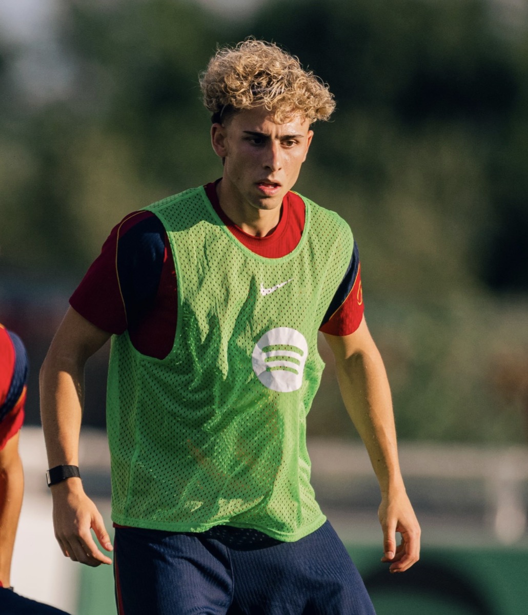 BarcaUniversal's tweet photo. 📸 Fermín's new look in training. https://t.co/KqYU5Jh5S5
