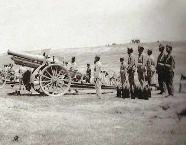 PlataformaMill1's tweet photo. #TalDíaComoHoy, 27 de julio de 1937, se concede la #MedallaMilitar Individual al teniente D. Fabie Cuillani, perteneciente a la XI Bandera de #LaLegión, por su destacada actuación sobre la Sierra de Castaño. https://t.co/89jUOLnMfe