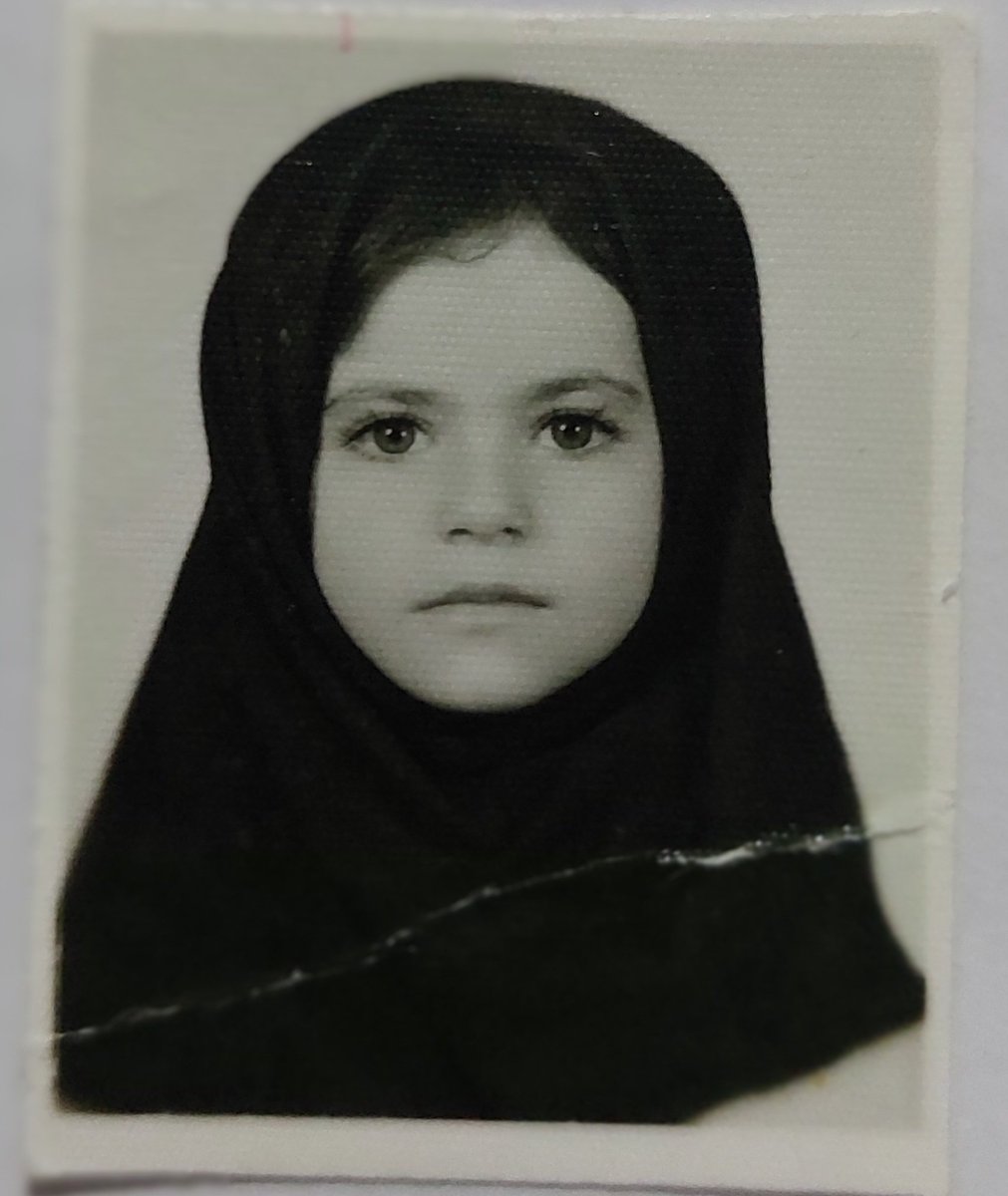 violetaafricanZ's tweet photo. صبح به زور بیدارم کردن بردن عکاسی مقنعه نداشتم عکاس یه مقنعه کهنه و چرک سرم کرد عکس گرفت :)
عکس برای ثبت‌نام کلاس اول https://t.co/vjYusdnzsg
