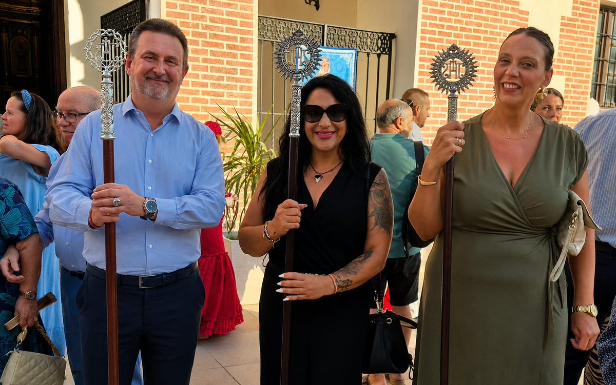 ajmarinberjas's tweet photo. 🟩 ⛪ ¡𝗦𝗔𝗡𝗧𝗔 𝗔𝗡𝗔, 𝗣𝗔𝗧𝗥𝗢𝗡𝗔 𝗗𝗘 𝗠𝗔𝗡𝗜𝗟𝗩𝗔!

 🌸Acompañamos a los vecinos en la Santa Misa y la tradicional procesión. 

🟩🤝Gracias al Hermano Mayor D. Agustín Ferrer García por la invitación y enhorabuena a la Cofradía por la excelente organización. https://t.co/DUenDCh3IS