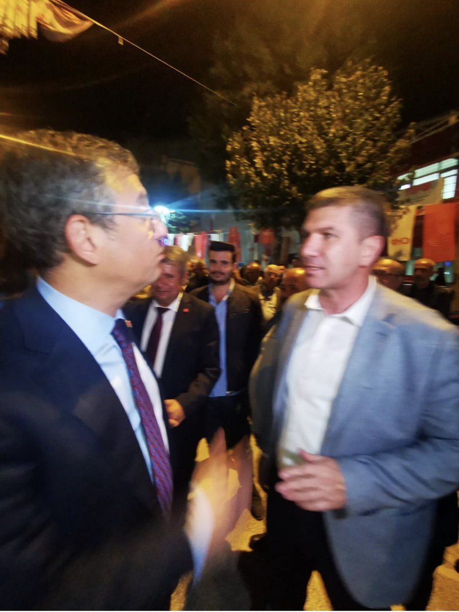 orkunercengiz's tweet photo. 20 Ekim 2023
kurultay öncesinde Sn Özgür Özel’in Burdur ziyaretinde nerede durduysak hala oradayız
Hafta başı maaşını almış kiralık kalemler Burdur’da aramıza nifak sokamaz
3 dönemdir bu halk bize güvendiyse biz ona layık olmaya çalıyoruz çünkü bizim sahibimiz halk sermaye değil https://t.co/3vtsKVpPx2