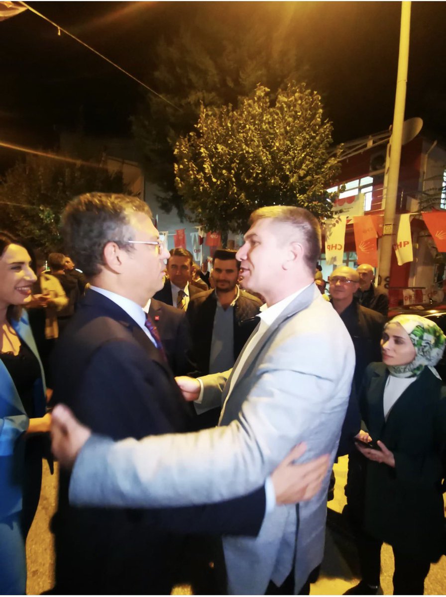 orkunercengiz's tweet photo. 20 Ekim 2023
kurultay öncesinde Sn Özgür Özel’in Burdur ziyaretinde nerede durduysak hala oradayız
Hafta başı maaşını almış kiralık kalemler Burdur’da aramıza nifak sokamaz
3 dönemdir bu halk bize güvendiyse biz ona layık olmaya çalıyoruz çünkü bizim sahibimiz halk sermaye değil https://t.co/3vtsKVpPx2