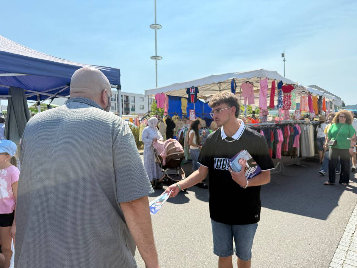 JI_FenschValle's tweet photo. 🗳️ « Mélenchon, c’est le seul qui a un programme et qui nous défend. Je voterai pour lui en 2027. »

🌞 Super tractage au marché de #Fameck ce samedi.

🚀 Une dynamique insoumise incroyable ! Nous l’emporterons en 2027 ! https://t.co/PaFyKAoNg7