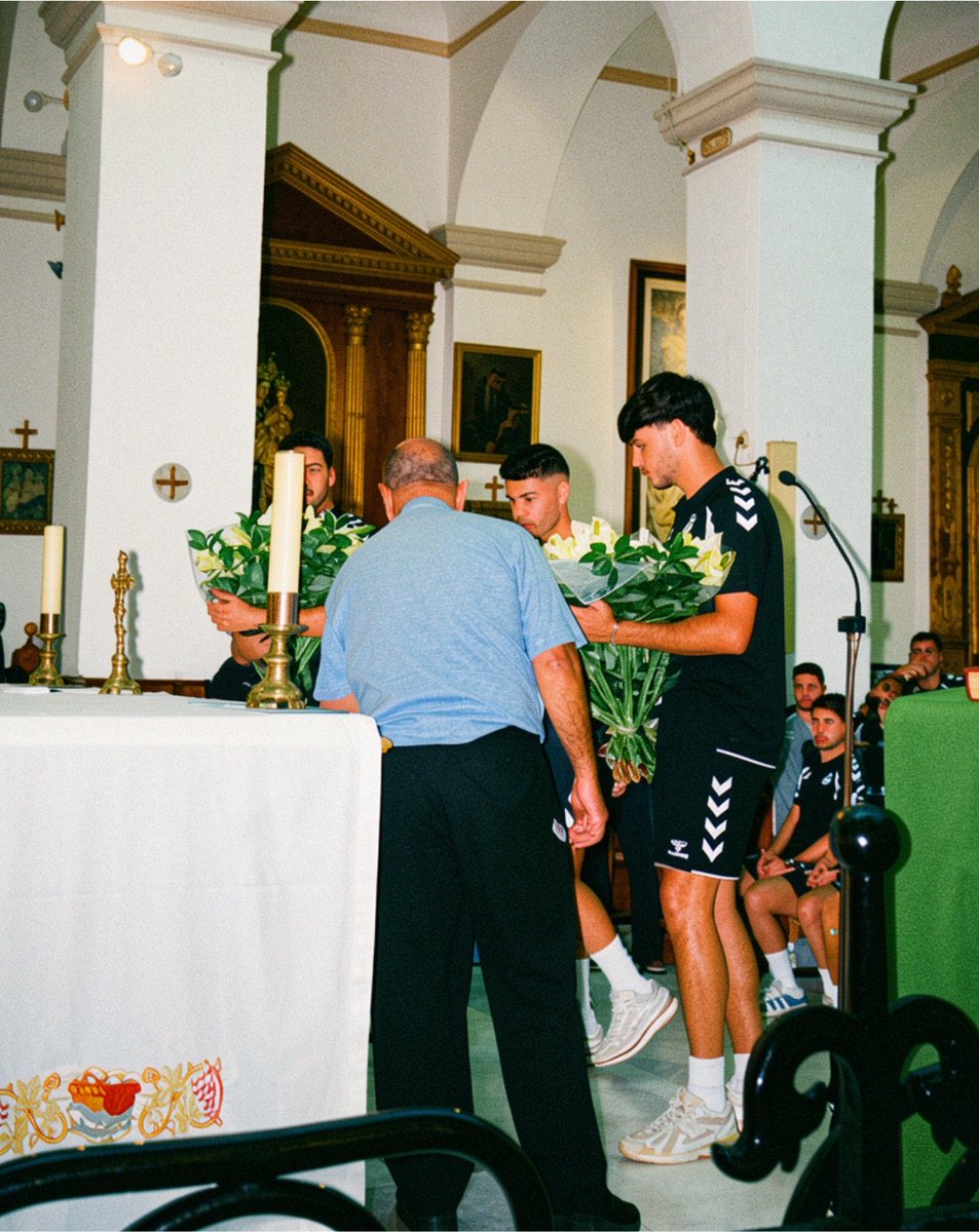 RBL_PaterRomano's tweet photo. Enhorabuena a la @RBL1912 por recuperar y dar continuidad a la ofrenda floral a nuestra patrona. Hay tradiciones que forman parte de la historia y la identidad del club, y merece la pena mantenerlas vivas. Que nunca se pierdan nuestras raíces. 💙🤍🖤 https://t.co/uvqo64pBlw