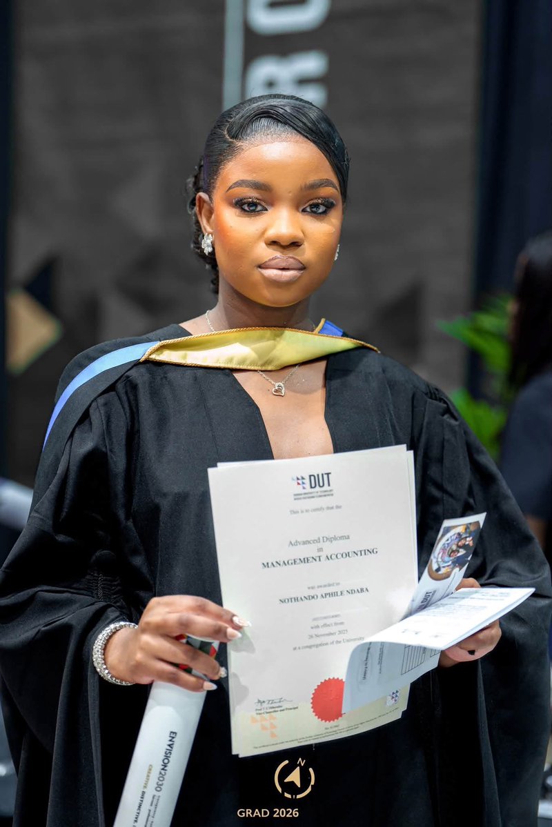 DUT_Tweets's tweet photo. 𝗖𝗲𝗹𝗲𝗯𝗿𝗮𝘁𝗶𝗻𝗴 𝗮𝗰𝗮𝗱𝗲𝗺𝗶𝗰 𝗲𝘅𝗰𝗲𝗹𝗹𝗲𝗻𝗰𝗲. 🎓

📸 Photographer: S’bonelo Dlamini

#DUTGrad2026 #TheJourneyContinues #CreativeDistinctiveImpactful https://t.co/dr4yIf5rzG