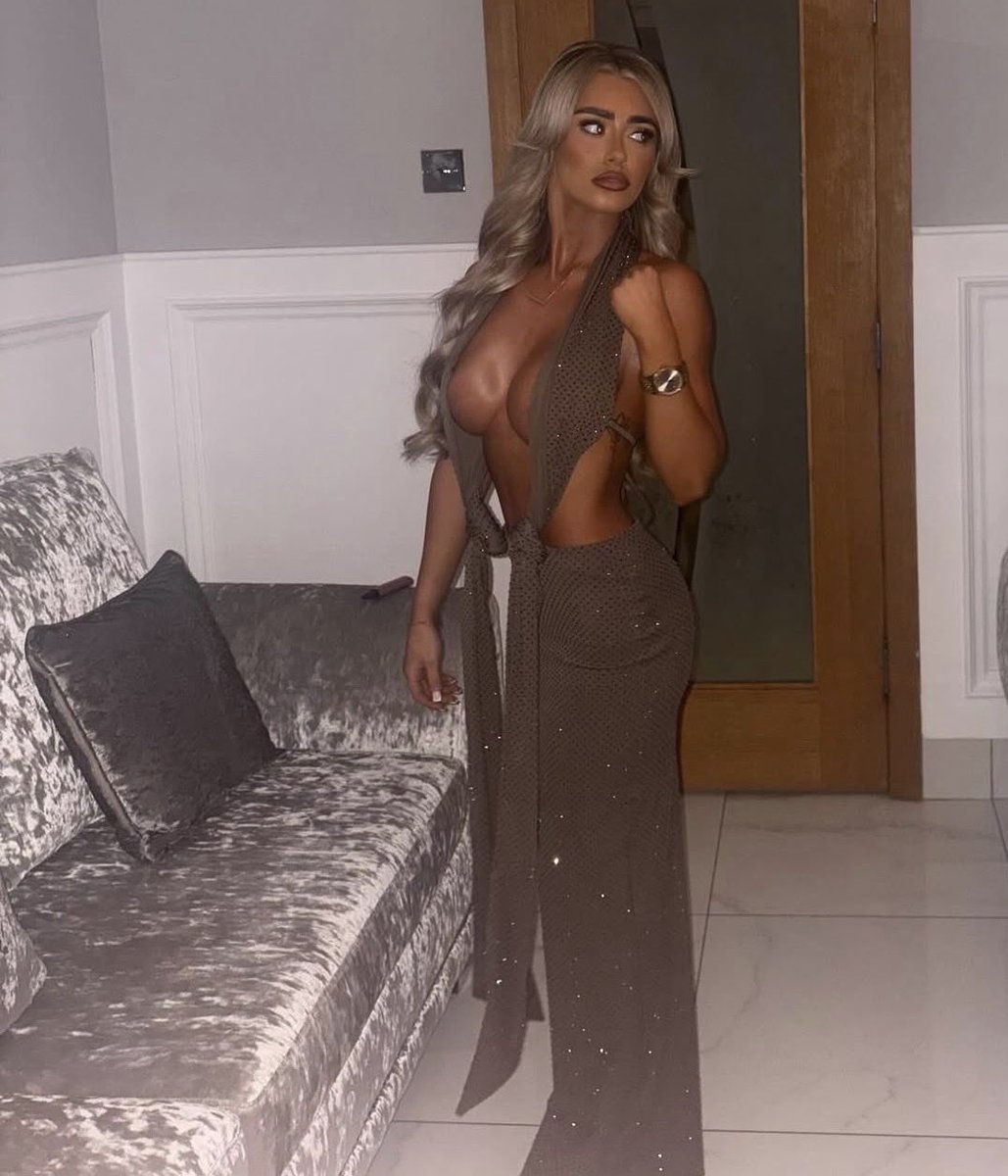 IrishGals2000's tweet photo. Shauneen loves playing dressup #bop #chav #wankchat #goon #boobs https://t.co/zn7Ytx4Tdj