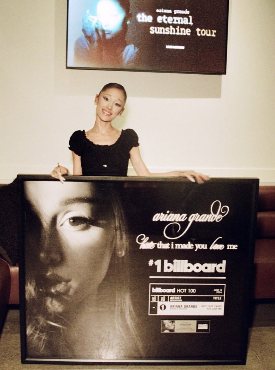 sweetnerpookie's tweet photo. she looks so happy omg https://t.co/LxxMCqrPVh
