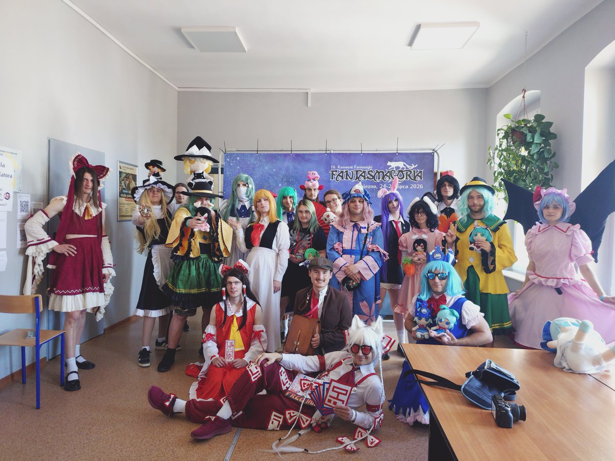 Plewur98's tweet photo. Polish Touhou community cosplay group photo

Fantasmagoria 2026
Gniezno 
24-26 July
#東方Project #東方Projectコスプレ #cosplay #touhouproject https://t.co/p30HKspcoD