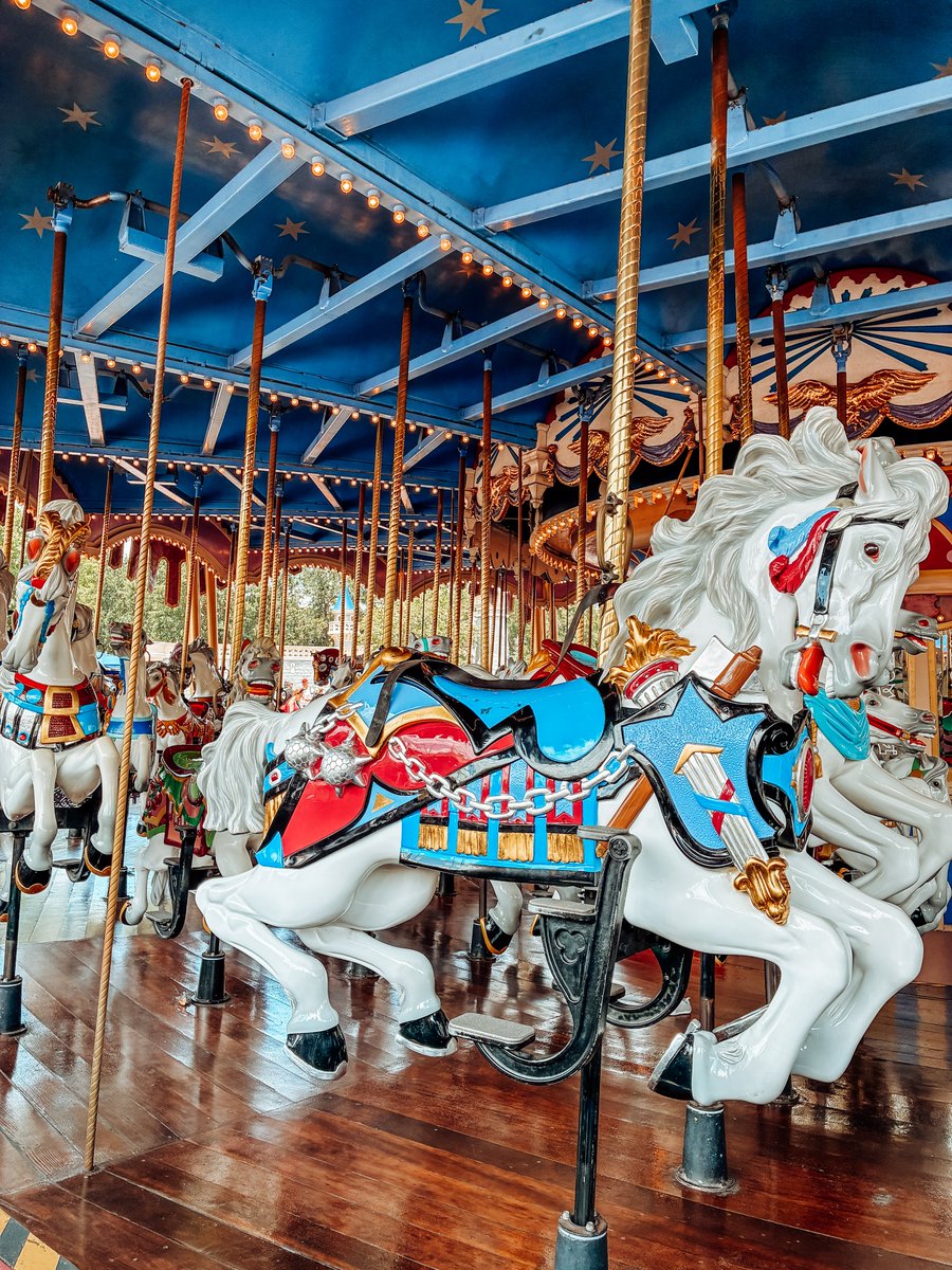 fourthemeparks's tweet photo. From forgotten to fabulous: the Prince Charming Regal Carrousel (1917) found a forever home at Magic Kingdom. Read the full rescue story and why it matters: https://t.co/iveCBWbPm9 🎠✨ #DisneyWorld https://t.co/B9Mjwe0lD3