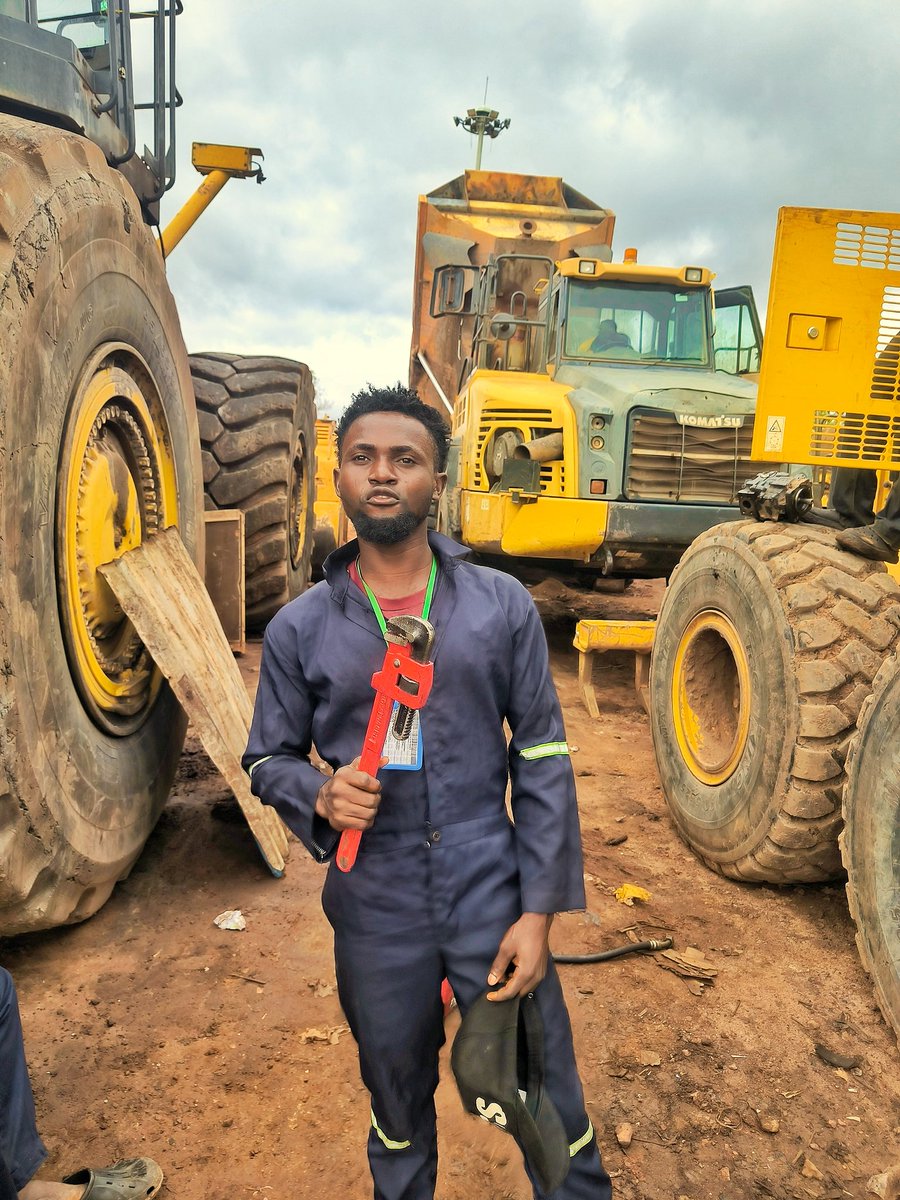 AgebeThomas's tweet photo. Anytime I find myself inside my protective overall, it reminds me that I'm a problem solver as Engineer, Without Power80 I can solve problems without fear 

Here is my hustle outfit @itelNigeria

#itelPower80 #NoCaseNoWahala #PowerYourHustle https://t.co/t8EOmPA0cF