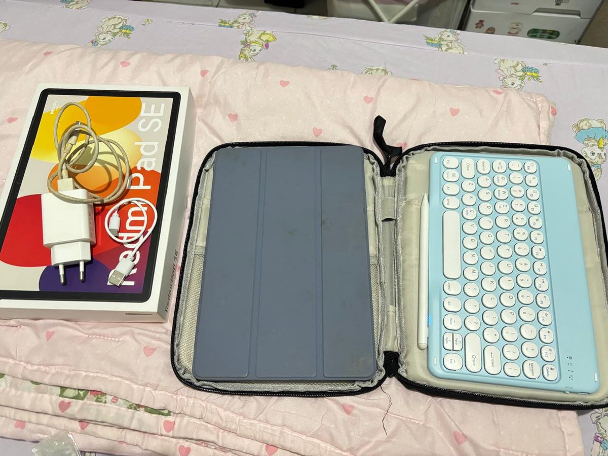 kyuncso's tweet photo. WTS // want to sell 
XIAOMI REDMI PAD SE 4/128 WIFI ONLY [SECOND]

kondisi no minus, fungsi semua normal, only scroll sosmed &amp; streaming, pemakaian bekas cewek. kelengkapan full set (with box dan charger) bonus aksesoris (case, stylus pen, keyboard, bag)

dom bogor 
💸1.600k https://t.co/IcJv40W3In