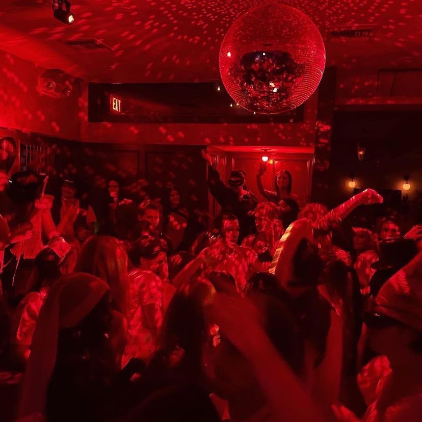 lasencinascs's tweet photo. “𝐈 𝐒𝐄𝐄 𝐑𝐄𝐃“ 
La première fête organisée au Club de Madrid pour les élèves de Las Encinas. 

Postez vos tenues avec #lasencinasiseered https://t.co/2mAI7Zo0mE