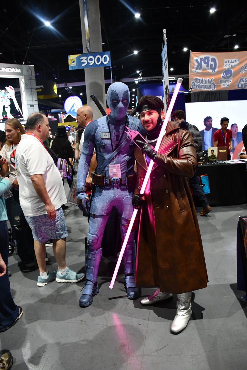 AAyy_Almanza's tweet photo. @SD_Comic_Con Me and my girl got a pic with @VancityReynolds without even knowing it was him lol. https://t.co/JxdApE2MQN