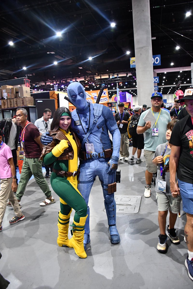AAyy_Almanza's tweet photo. @SD_Comic_Con Me and my girl got a pic with @VancityReynolds without even knowing it was him lol. https://t.co/JxdApE2MQN