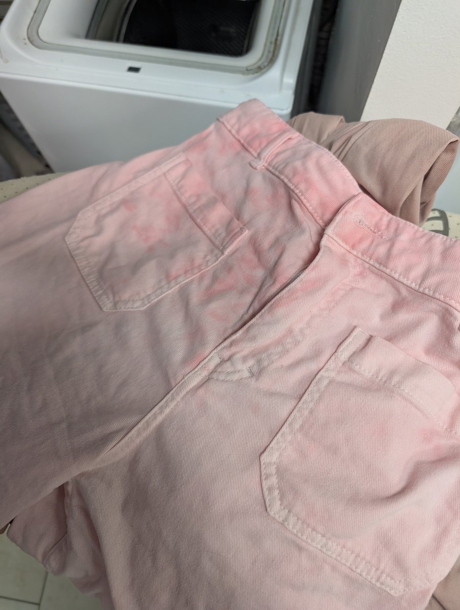 RocwoEncore's tweet photo. Merci Jules vous m'avez détruit 400€ de vêtements
J'ai jamais rien vu déteindre autant https://t.co/CH8dxZC8M2