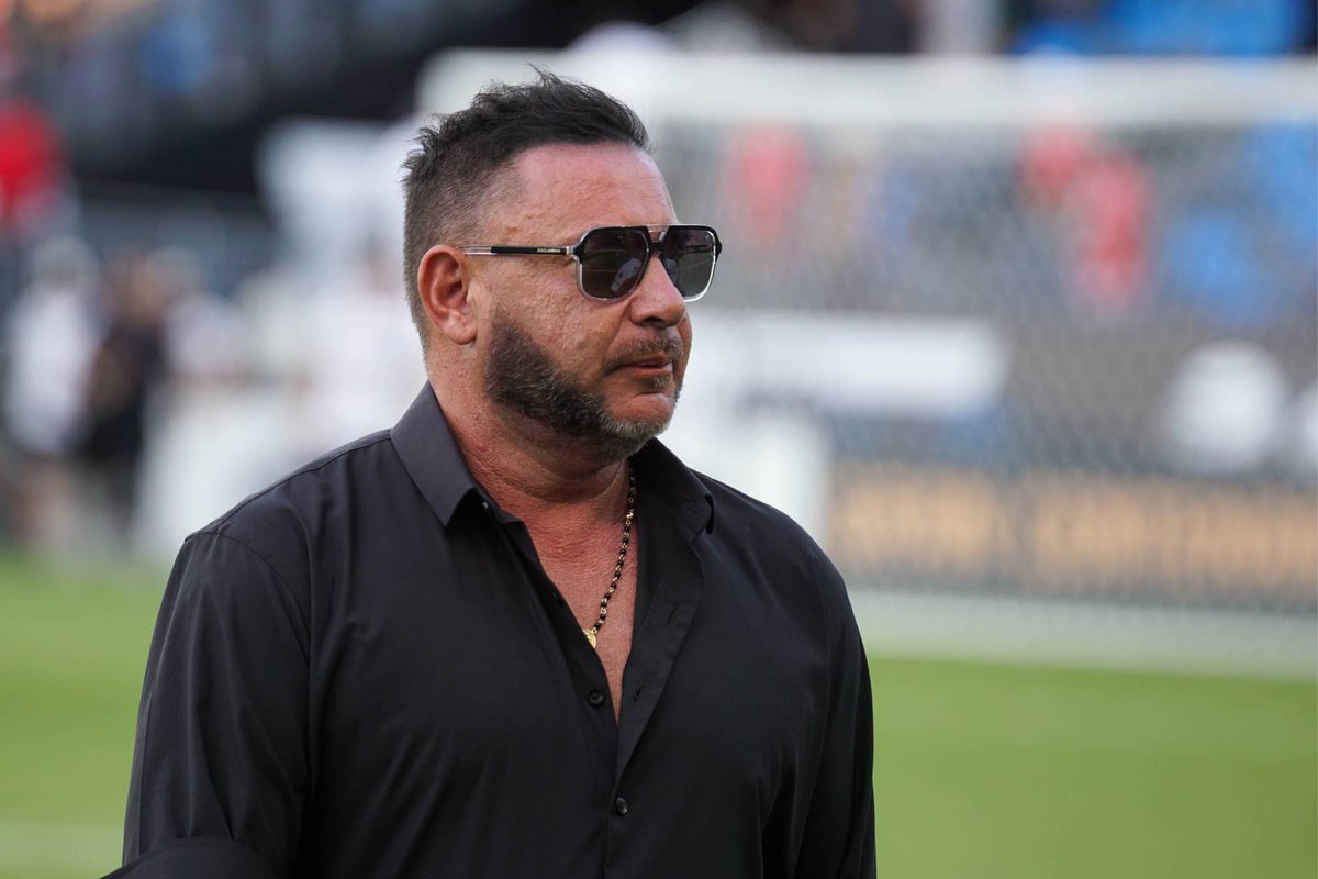 gringofutbol's tweet photo. Is it just me or is Toluca's Antonio Mohammed the most dripped out coach in the history of the game? https://t.co/PcffQEewXM