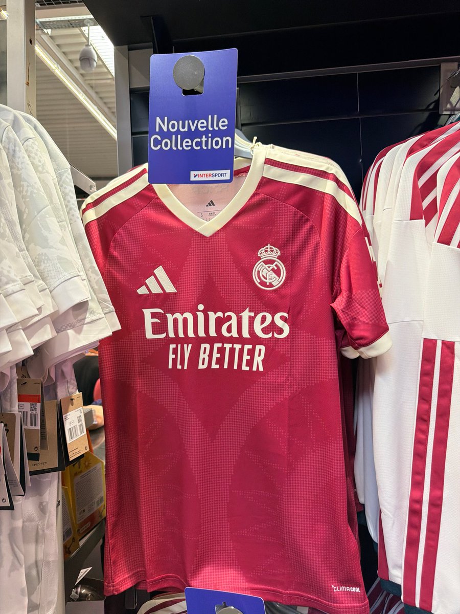 Vict0rrRS's tweet photo. @_BeFootball @marca À intersport il y a 3 jours mdrr https://t.co/UvxMTMr9lB