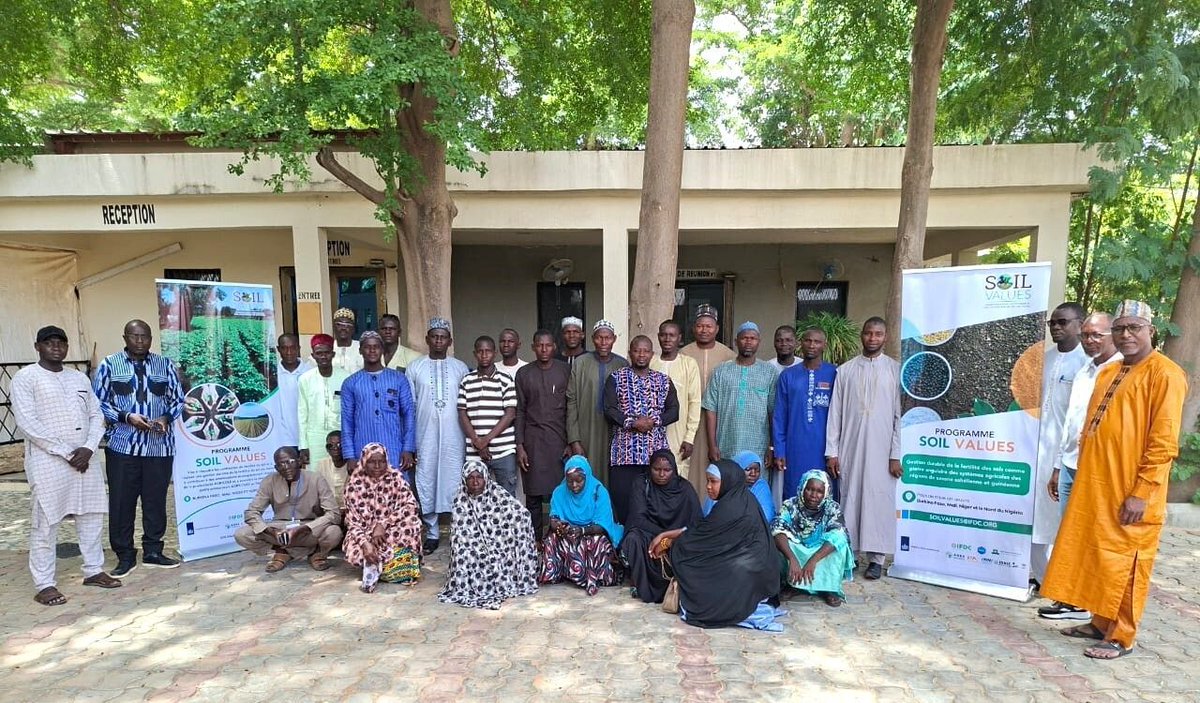 IFDCGlobal's tweet photo. Maradi, en juillet, #SoilValuesProgram a formé des groupes de jeunes sur l'entrepreneuriat agricole, le développement des marchés, le marketing et la gestion financière afin de renforcer les moyens de subsistance et promouvoir une gestion durable des sols. 
#Entrepreneuriat https://t.co/MLWVsNvPjP