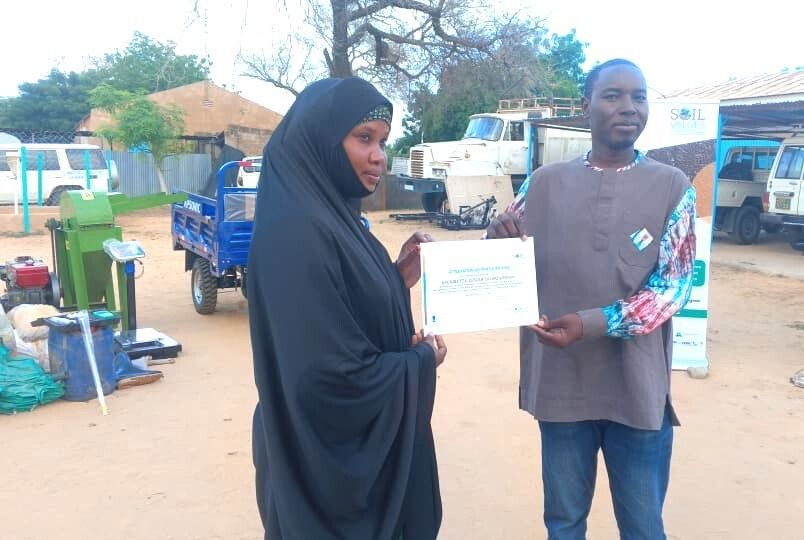 IFDCGlobal's tweet photo. Maradi, en juillet, #SoilValuesProgram a formé des groupes de jeunes sur l'entrepreneuriat agricole, le développement des marchés, le marketing et la gestion financière afin de renforcer les moyens de subsistance et promouvoir une gestion durable des sols. 
#Entrepreneuriat https://t.co/MLWVsNvPjP