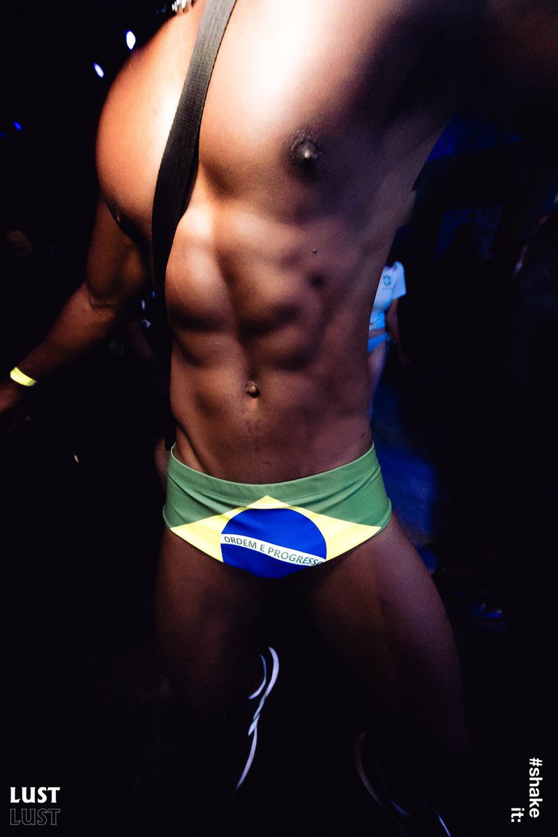 lust_bsb's tweet photo. Boa tarde, Lusters! Tuto bem? 

Faltam 5 dias para a  LUST DISCO de Goiânia!

🪩💜

Sábado, dia 1 de agosto, no Tropical Club, em Aparecida de Goiânia.

Para quem mora longe e já quer organizar suas caronas com outros Lusters, vamos deixar aberto o grupo “_Luster de Carteirinha_”,nesta semana pré-evento.

Lá vocês podem trocar ideia, arranjar suas caronas/ transporte uns com os outros (e trocar nudes também😈).

⚠️ Mas há tsão! 

Leiam as regras do grupo, pois até o cabaré tem regra pra funcionar‼️

Se organizar direitinho, todo mundo tran… digo, todo mundo vai Lustear.😚

https://t.co/xIqrRTd2km

📸 cliques de @technogamia