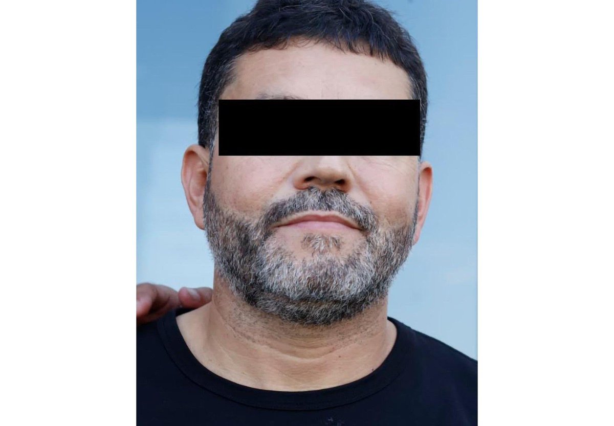 FreddyOliviery's tweet photo. 🚨 Siguen los golpes al narco 👊👊👊

🚔 | Marina y FGR detienen en #Mazatlán a Ricardo Ozuna Tirado, alias “El Tío”, identificado como presunto líder y operador financiero de una célula de “Los Chapitos” con operaciones en La Cruz, Elota.

También fueron detenidas 5 personas más. Se aseguraron 2 armas de fuego, cargadores, cartuchos, aproximadamente 100 mil dólares en efectivo, celulares, computadoras, 2 vehículos y dos inmuebles.
