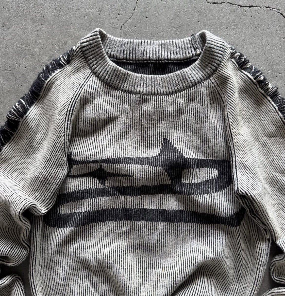 pinkskysyre's tweet photo. sweater by archivstudios https://t.co/DOsr1b8yqO