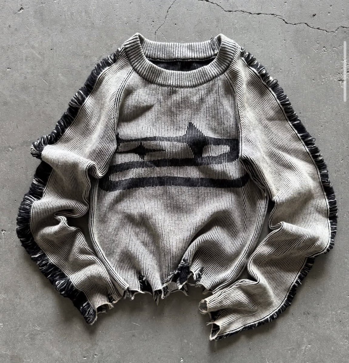 pinkskysyre's tweet photo. sweater by archivstudios https://t.co/DOsr1b8yqO