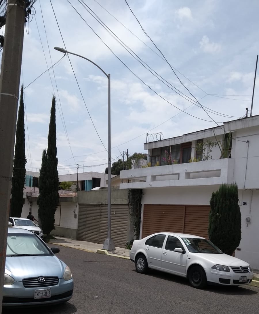 chris1cruz's tweet photo. @PueblaAyto podrían por favor arreglar la luminaria fundida del poste 38675 ubicado en Privada 37 Oriente 412, col. Anzures? (A un costado de Pza Dorada). Gracias. https://t.co/Ixr7HV7W5D