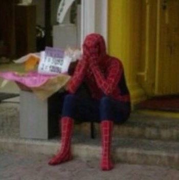 Sw33tButPsycho_'s tweet photo. anche Spiderman stesso non ne può più dei sta storia della maschera 
#TemptationIsland https://t.co/CLQnSY6HIf