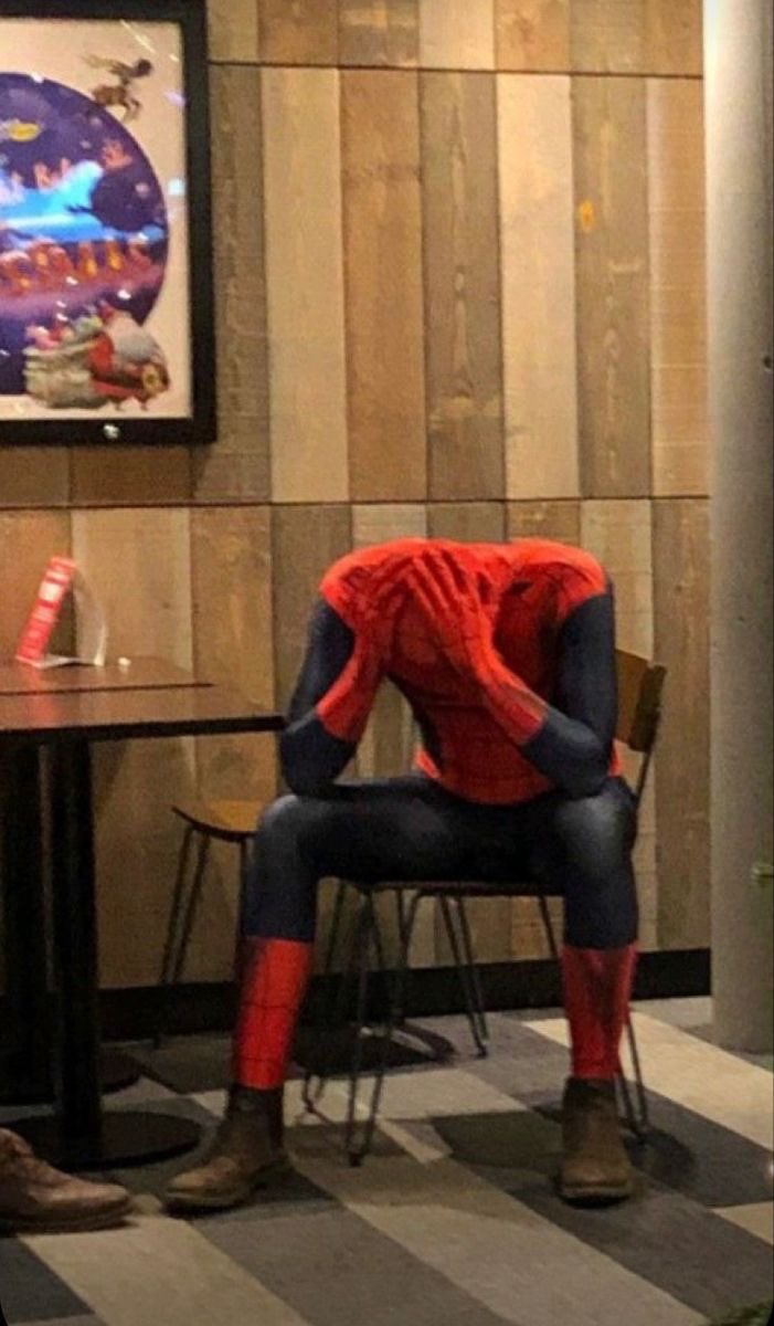 Sw33tButPsycho_'s tweet photo. anche Spiderman stesso non ne può più dei sta storia della maschera 
#TemptationIsland https://t.co/CLQnSY6HIf