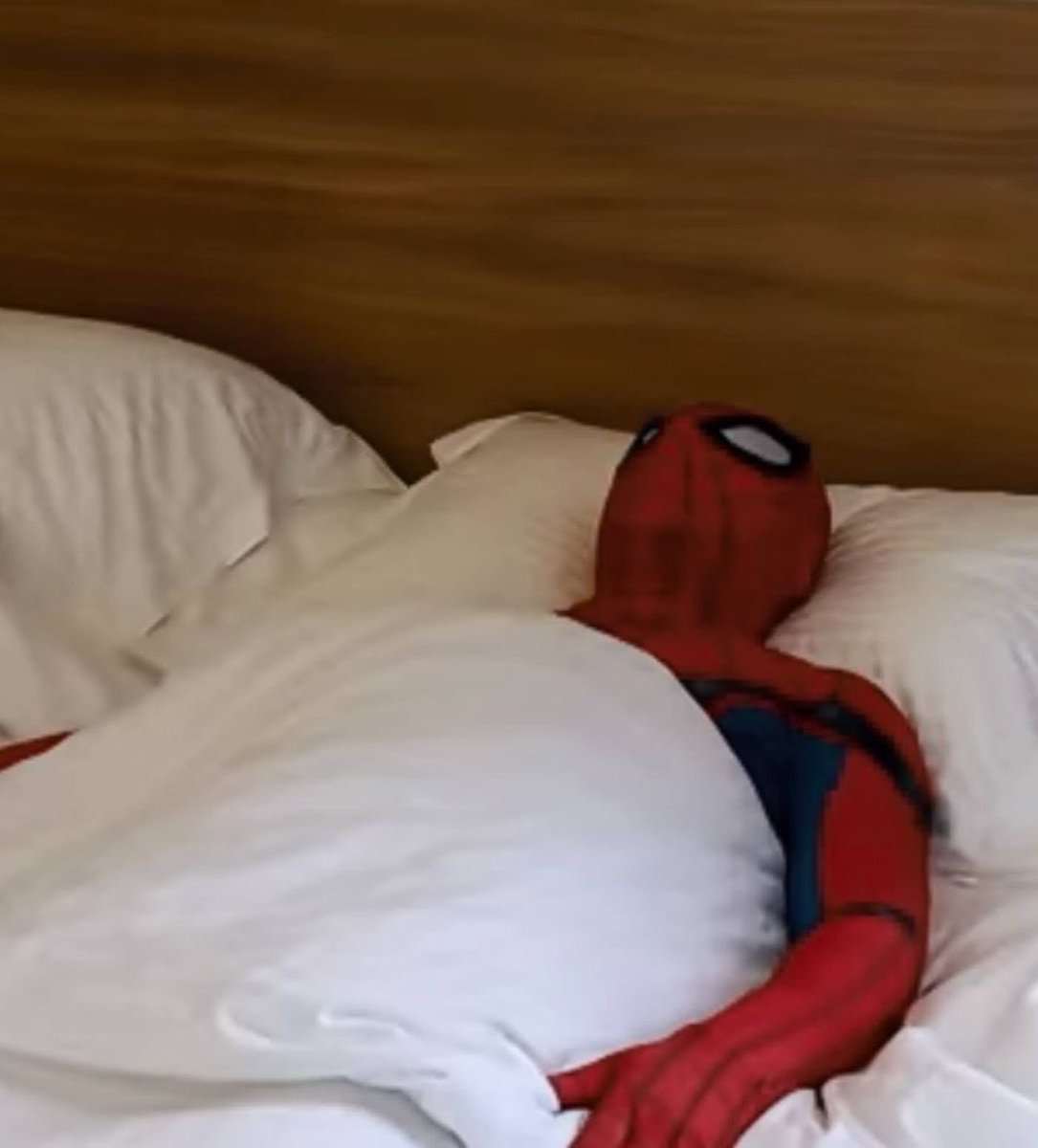 Sw33tButPsycho_'s tweet photo. anche Spiderman stesso non ne può più dei sta storia della maschera 
#TemptationIsland https://t.co/CLQnSY6HIf
